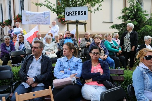 Ewangelizacja przed katedrą. 1