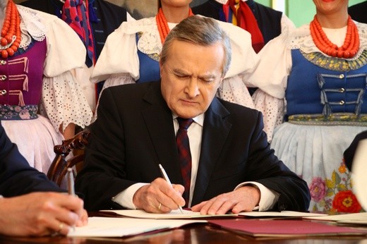 Podpisanie umowy o wspólnym prowadzeniu ZPiT "Śląsk"