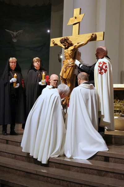 Wielki Piątek w katedrze Chrystusa Króla