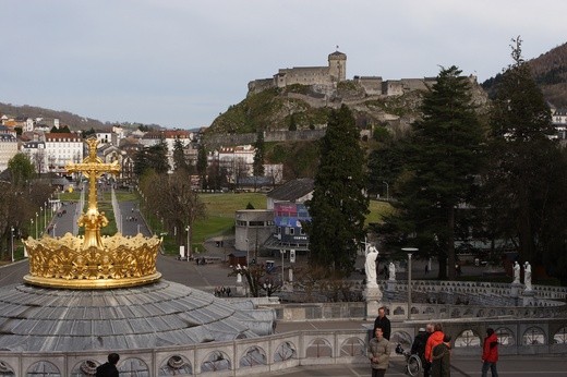 LOURDES150308_HP349.jpg