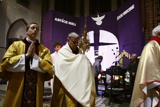 Liturgia Wigilii Paschalnej w gliwickiej katedrze