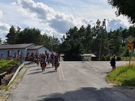 Powitanie rowerzystów NINIWA Team w Kokotku