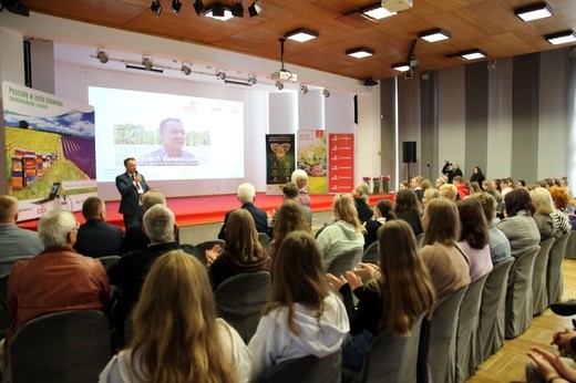 Płock. Konferencja pszczelarska