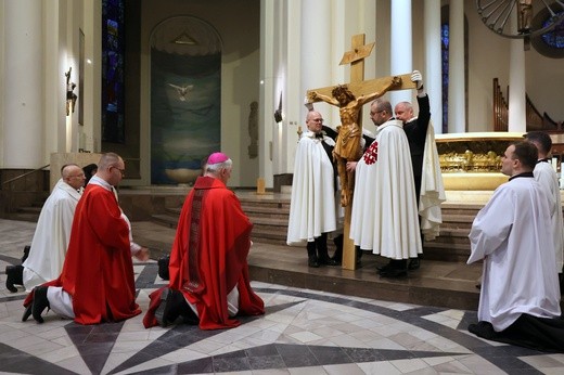 Wielki Piątek w katedrze Chrystusa Króla