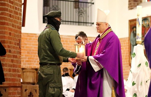 Przekazanie Betlejemskiego Światła Pokoju
