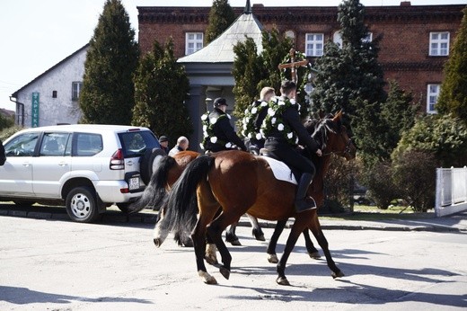 Wielkanocna procesja konna w Ostropie