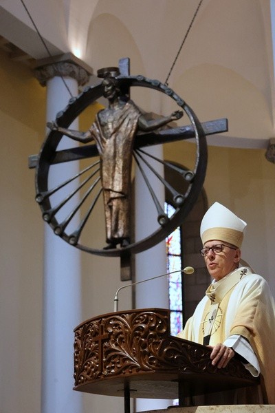 Msza krzyżma świetego w katedrze