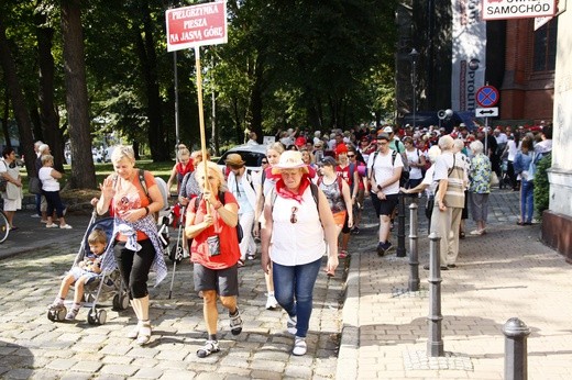 Wyjście pielgrzymki na Jasną Górę