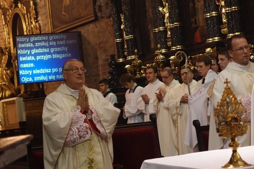 Poświęcenie ołtarza w kościele Bożego Ciała