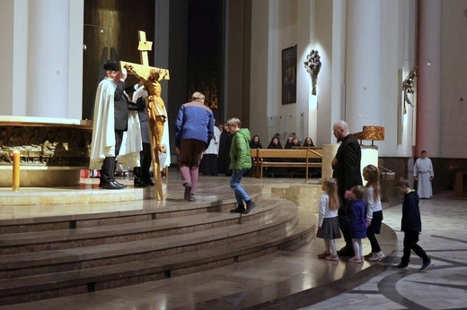 Liturgia Wielkiego Piątku w katedrze Chrystusa Króla