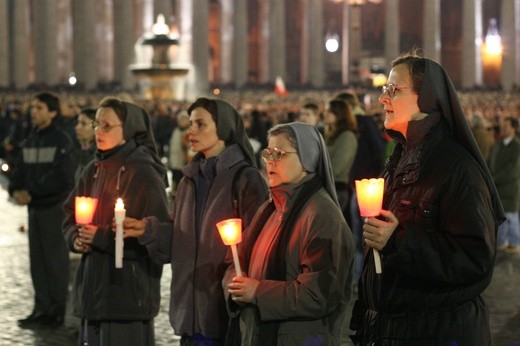 2 IV 2005. Rzym, Watykan, Plac św. Piotra