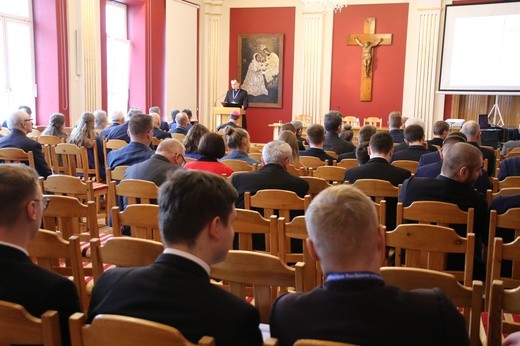 Sympozjum WSD. Obrady na Sali Biskupów