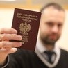 Wiceszef MSWiA: Szybki paszport tymczasowy dostaniemy od ręki na Lotnisku Chopina