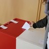 Wybory będą się odbywać w lokalach, ale każdy będzie mógł wybrać głosowanie korespondencyjne