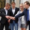 Inicjatorzy powołania Młodzieżowej Rady Miasta Ciechanowa po pomyślnym wyniku głosowania