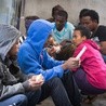 Migranci na dworcu w Mediolanie