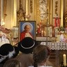 Zapalone świece znakiem wspólnoty w 15. rocznicę śmierci Jana Pawła II
