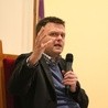 Szymon Hołownia zawiesza agitację wyborczą