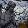 Profanacja katolickiego cmentarza