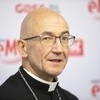 Fałszywe konta na Facebooku wykorzystują wizerunek abp. Galbasa