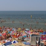 Upalna niedziela na plaży w Stegnie