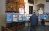 Wystawa o żołnierzach wyklętych w kruchcie kościoła farnego w Przasnyszu