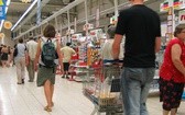 W lutym koszyk codziennych zakupów był najtańszy w... Auchan