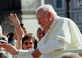 Polacy po śmierci Jana Pawła II mniej religijni?