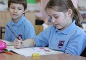 Klasy I-III wracają do szkół, pozostałe obostrzenia podtrzymane do końca stycznia