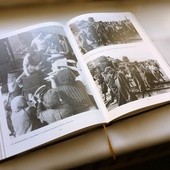 Album o Powstaniu Warszawskim w Muzeum Niepodległości