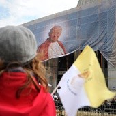 Sondaż: 74 proc. badanych deklaruje, że Jan Paweł II jest dla nich ważną postacią