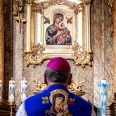 Bp Jan Kopiec: Maryja jest wyjątkiem spośród całej ludzkiej rodziny