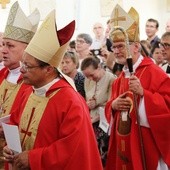 Komisja KEP: Kapłanowi nie wolno na własną rękę w celebracji mszy św. niczego dodawać, opuszczać ani zmieniać