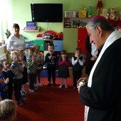 Biskup w przedszkolu