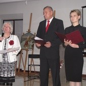 Bożenna Parzuchowska (z lewej) i aktorzy Teatru Trzech Pokoleń w czasie gali IX Mazowieckiego Konkursu Literackiego