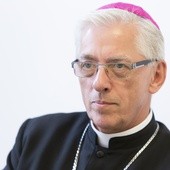 Abp Wiktor Skworc, metropolita katowicki chory na COVID-19 