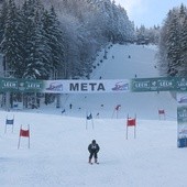 Powoli ruszają kolejne stacje narciarskie