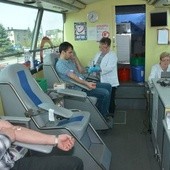 Krew ratuje życie. Centrum w Katowicach apeluje o dawców z grupami Rh minus
