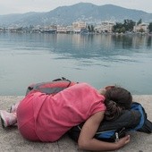 Caritas Polska: W lipcu wolontariusze pojadą na grecką wyspę Lesbos, by pomagać uchodźcom