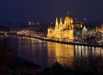 Węgry: kościoły pozostają otwarte