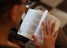 Biblia coraz mniej znana i czytana
