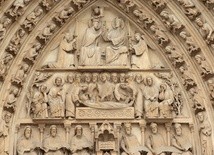 Rzeźba w portalu katedy Notre Dame