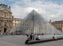 Skarby Notre-Dame będą wystawione w Luwrze w 2023 roku