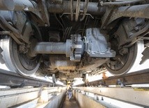 Czerwionka-Leszczyny. Służby techniczne pracują nad usunięciem wykolejonego pociągu