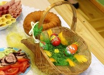 Śląskie. Wolontariusze Fundacji Wolne Miejsce dostarczyli 3 tys. śniadań wielkanocnych