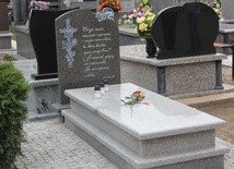 Pomnik na cmentarzu parafialnym w Bielsku