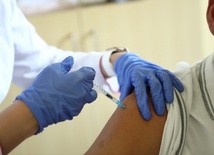 Śląskie. Eksperci o spadającej liczbie chętnych na szczepienia przeciwko Covid-19