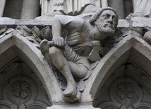 Konserwatorzy zabytków nie godzą się na nowe witraże w paryskiej Notre-Dame