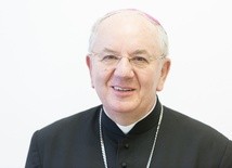 Abp Budzik: Papież nie pochlebia młodzieży