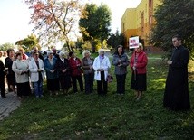 Grupy wiernych modliły się w różnych częściach najmłodszej parafii w Pułtusku